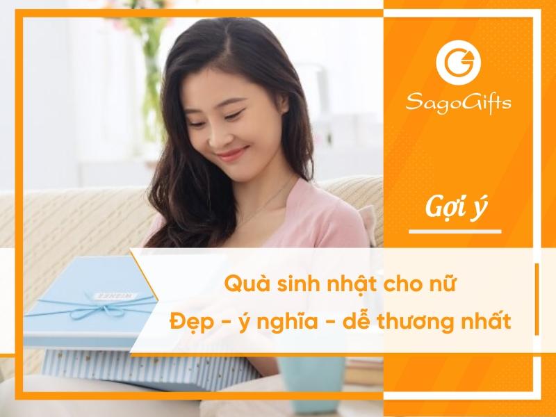 Một hộp hoa hồng được sắp xếp gọn gàng, kèm theo một món quà nhỏ và tấm thiệp, tạo sự bất ngờ cho người nhận dịp sinh nhật vợ